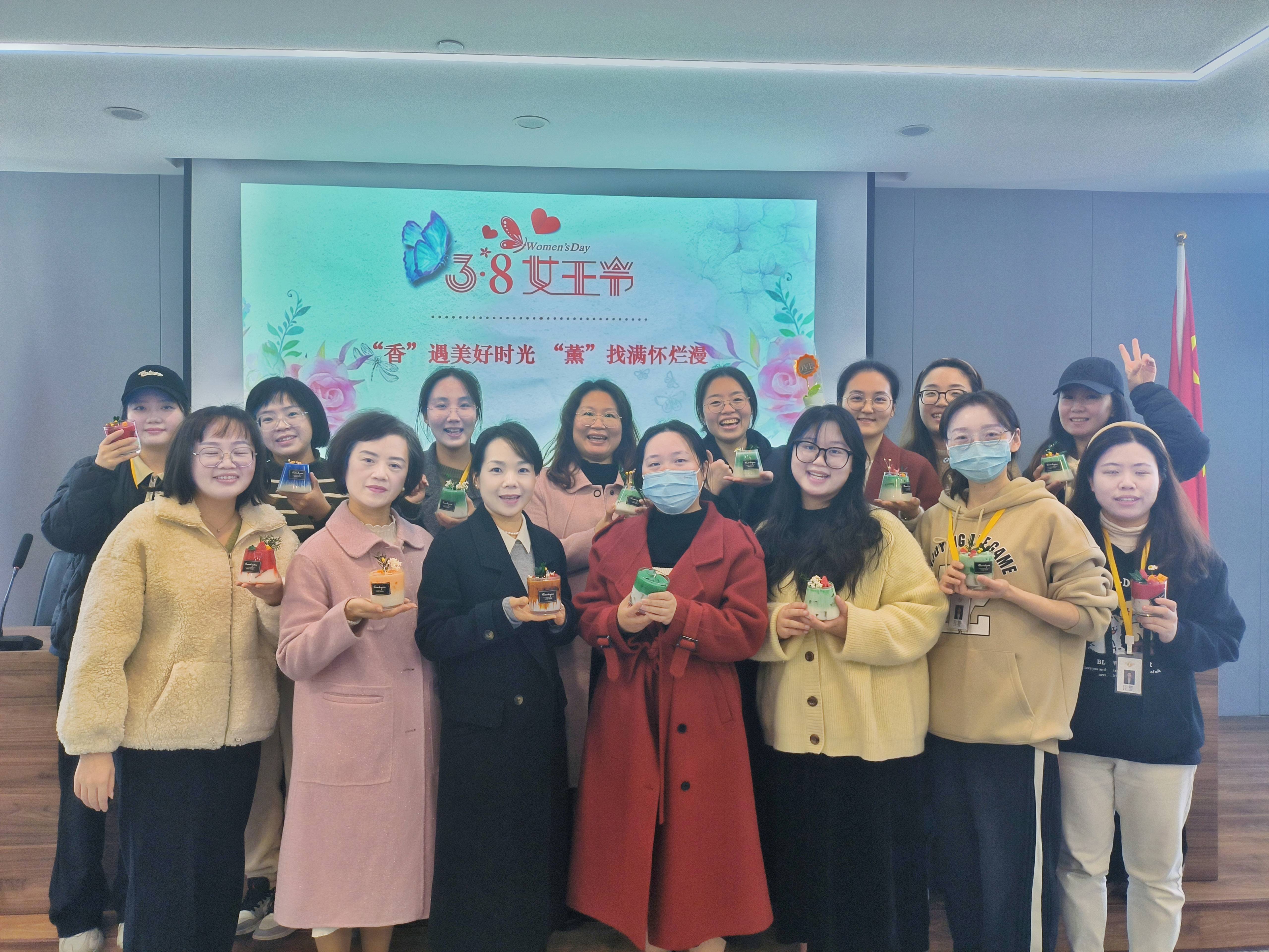 “香”遇美好時光、“薰”找滿懷爛漫丨面粉公司開展三八婦女節(jié)香薰蠟燭手作活動